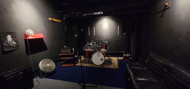 Estudio de ensayo - Estudio Azul Records